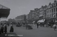 H000184 St. Leonards Parade c.1905 - Flickr - East Sussex Libraries Historical Photos.jpg
